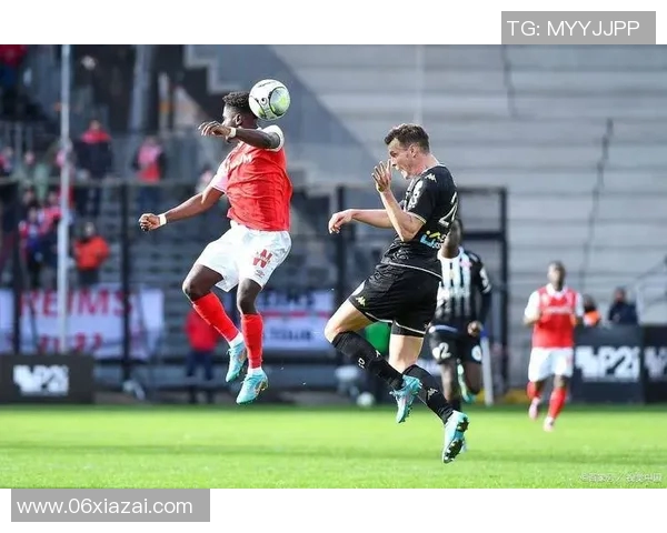 博塔弗戈与阿根廷球队的精彩对决揭示足球魅力与战术智慧的较量 博塔弗戈与阿根廷球队的精彩对决揭示足球魅力与战术智慧的较量